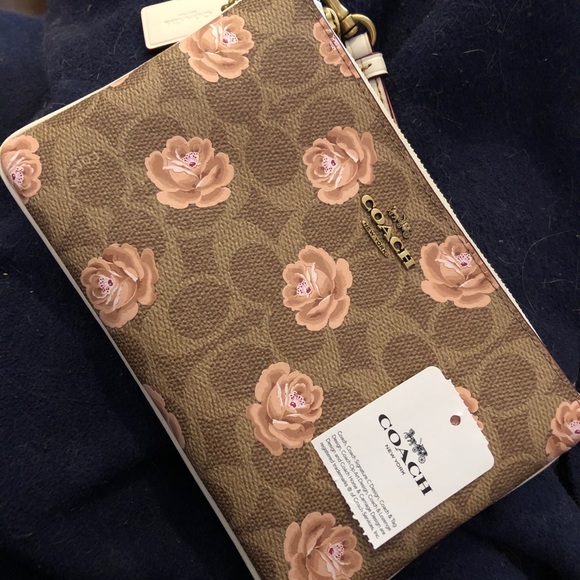 NWT Coach RARE rose print wristlet-PRICE FIRM - Picture 2 of 4